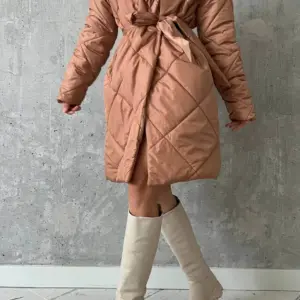 Jakna s pojasom Puffy smeđa - Slika 4